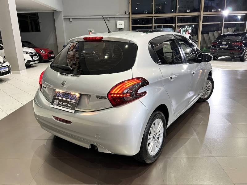 PEUGEOT - 208 - 2018/2019 - Prata - R$ 56.800,00