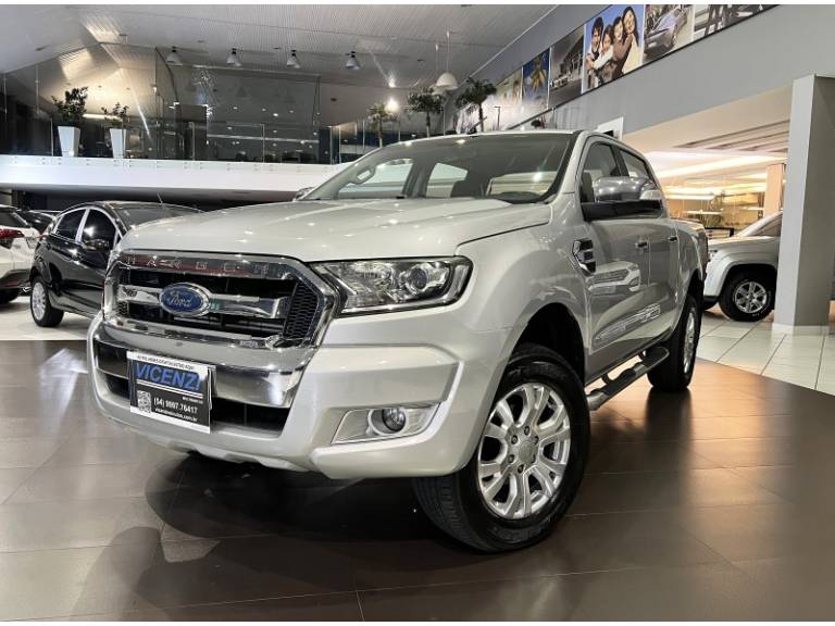 FORD - RANGER - 2017/2018 - Prata - R$ 135.800,00