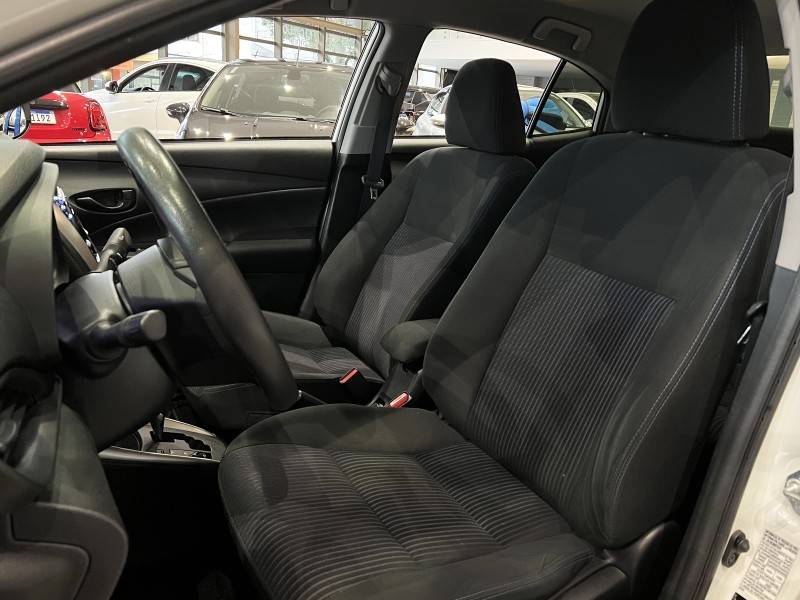 TOYOTA - YARIS - 2019/2020 - Branca - R$ 81.900,00