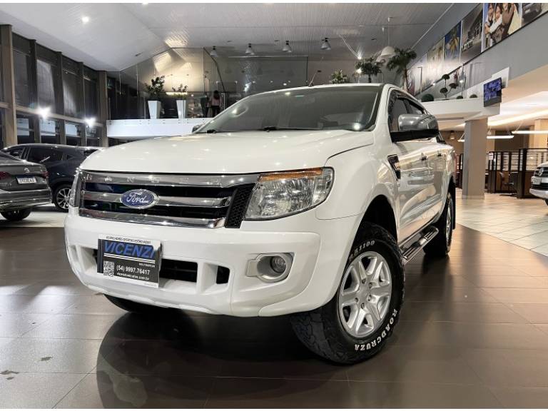 FORD - RANGER - 2013/2014 - Branca - R$ 111.800,00