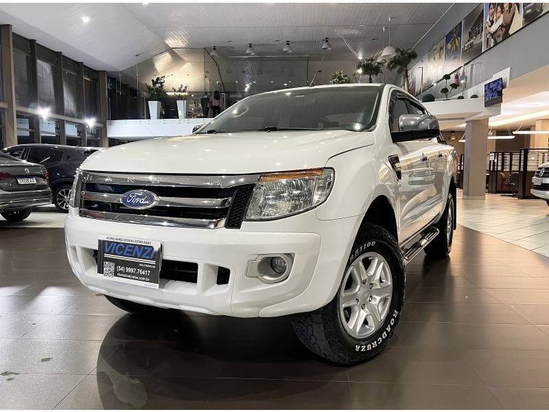 FORD - RANGER - 2013/2014 - Branca - R$ 111.800,00