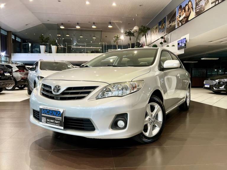 TOYOTA - COROLLA - 2013/2014 - Prata - R$ 73.800,00