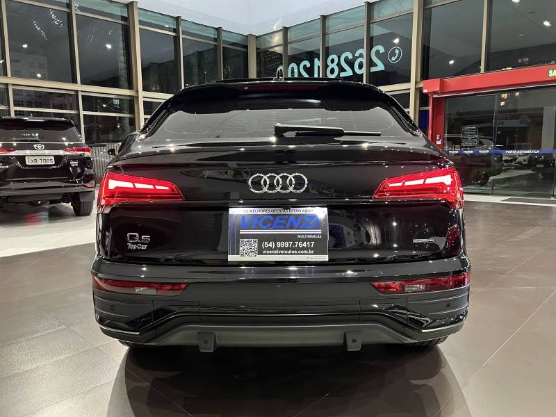 AUDI - Q5 - 2021/2022 - Preta - R$ 315.800,00