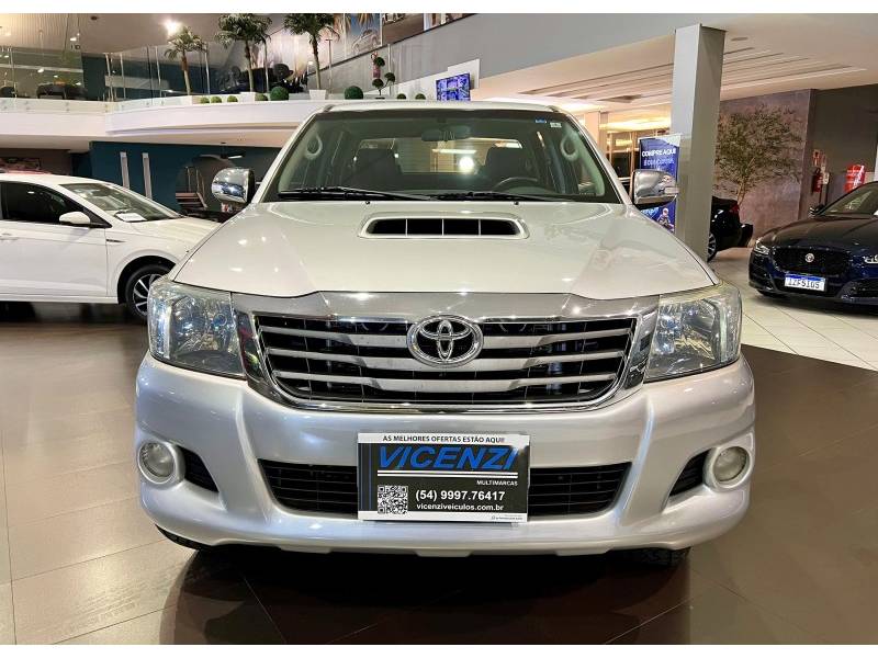 TOYOTA - HILUX - 2011/2012 - Prata - R$ 125.800,00