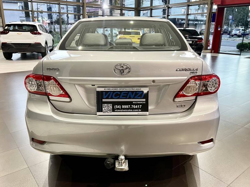 TOYOTA - COROLLA - 2013/2014 - Prata - R$ 73.800,00