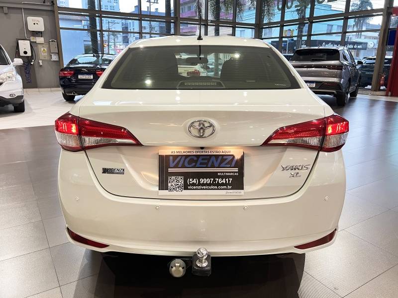 TOYOTA - YARIS - 2019/2020 - Branca - R$ 81.900,00