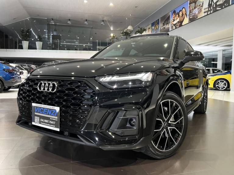 AUDI - Q5 - 2021/2022 - Preta - R$ 315.800,00