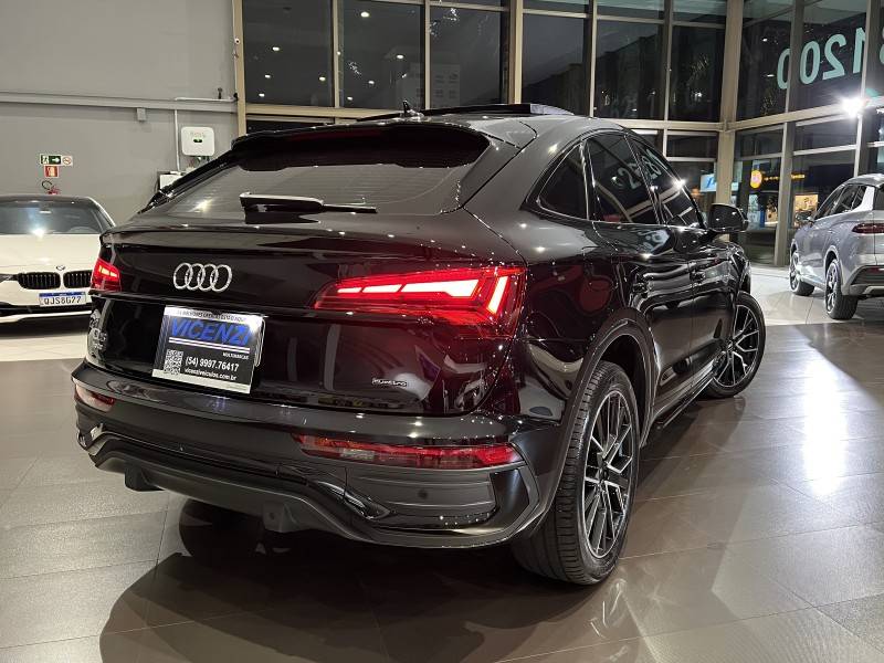 AUDI - Q5 - 2021/2022 - Preta - R$ 315.800,00
