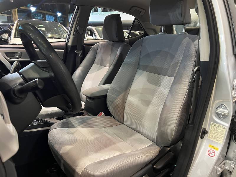 TOYOTA - COROLLA - 2015/2016 - Prata - R$ 81.900,00