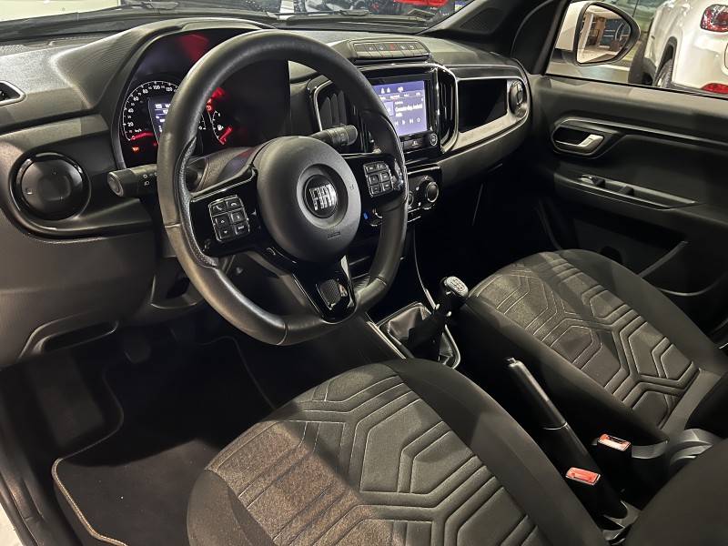 FIAT - STRADA - 2023/2023 - Branca - R$ 112.900,00