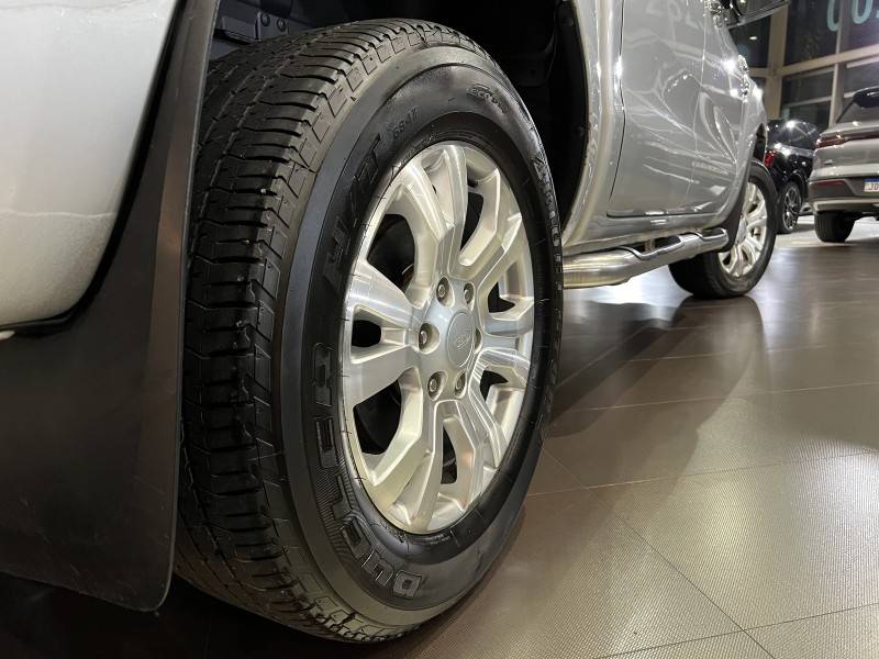 FORD - RANGER - 2017/2018 - Prata - R$ 135.800,00