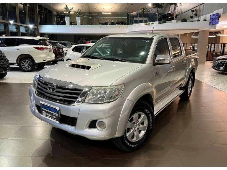 TOYOTA - HILUX - 2011/2012 - Prata - R$ 125.800,00