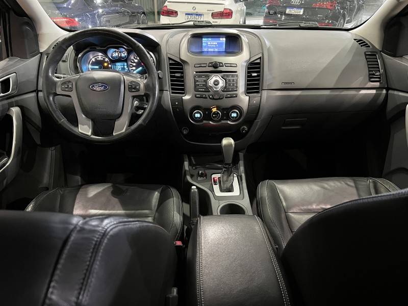FORD - RANGER - 2013/2014 - Branca - R$ 111.800,00