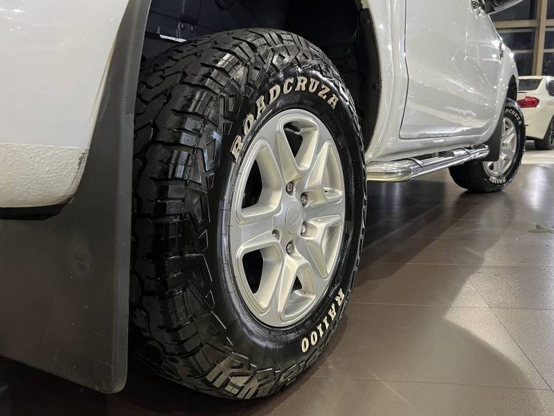 FORD - RANGER - 2013/2014 - Branca - R$ 111.800,00