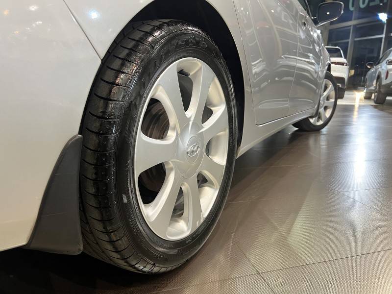 HYUNDAI - ELANTRA - 2012/2013 - Prata - R$ 64.800,00