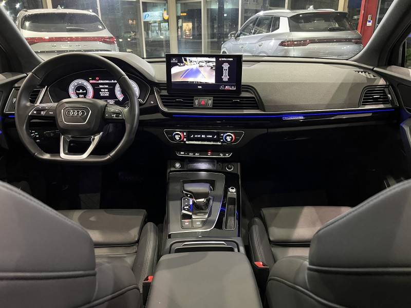 AUDI - Q5 - 2021/2022 - Preta - R$ 315.800,00