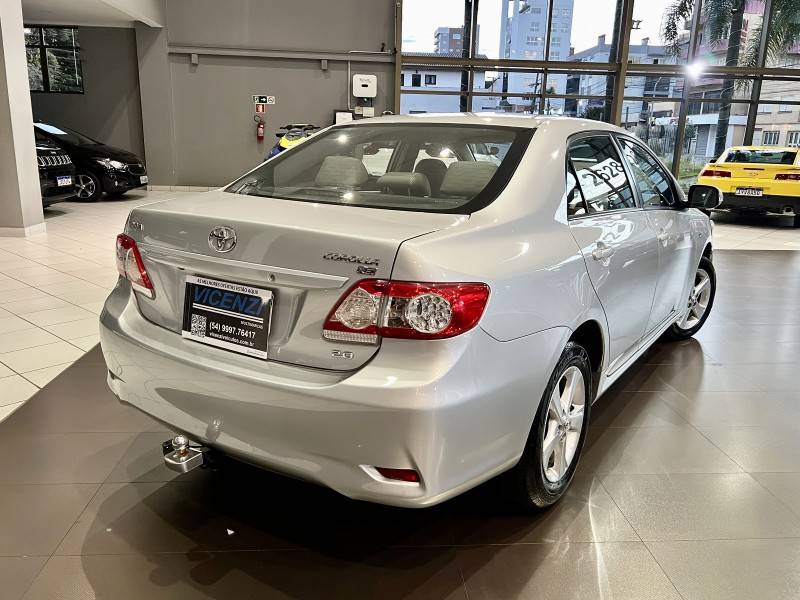 TOYOTA - COROLLA - 2013/2014 - Prata - R$ 73.800,00