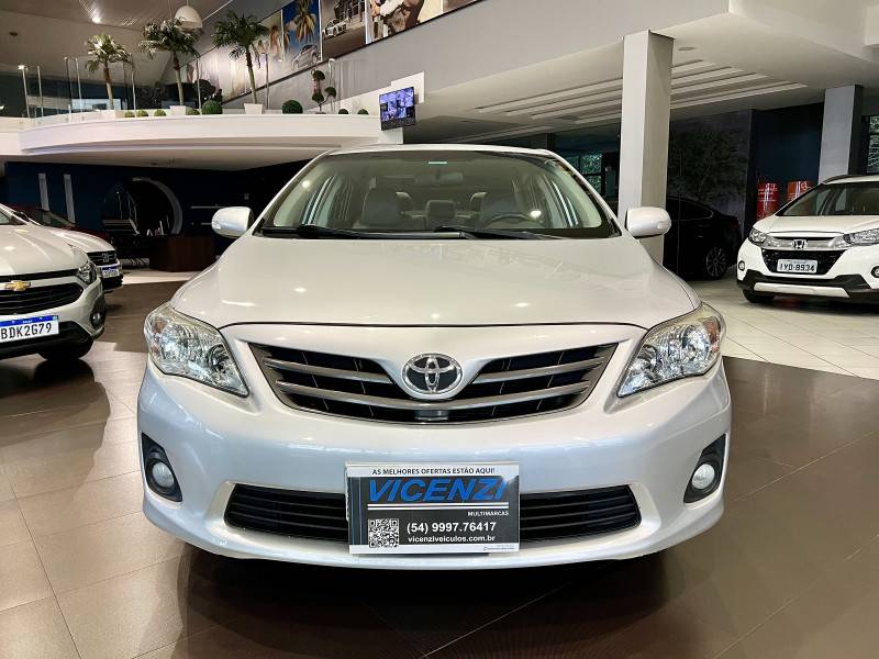 TOYOTA - COROLLA - 2013/2014 - Prata - R$ 73.800,00