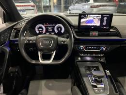 AUDI - Q5 - 2021/2022 - Preta - R$ 315.800,00