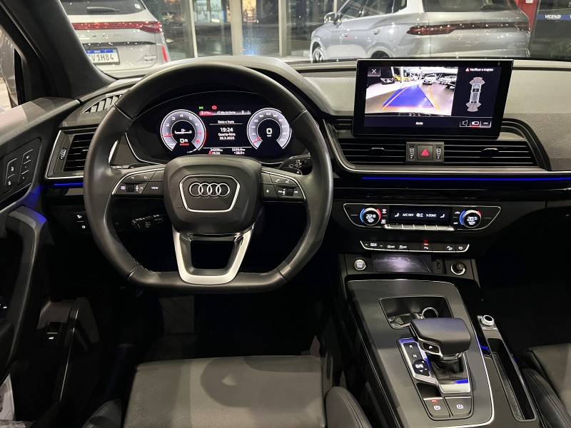 AUDI - Q5 - 2021/2022 - Preta - R$ 315.800,00