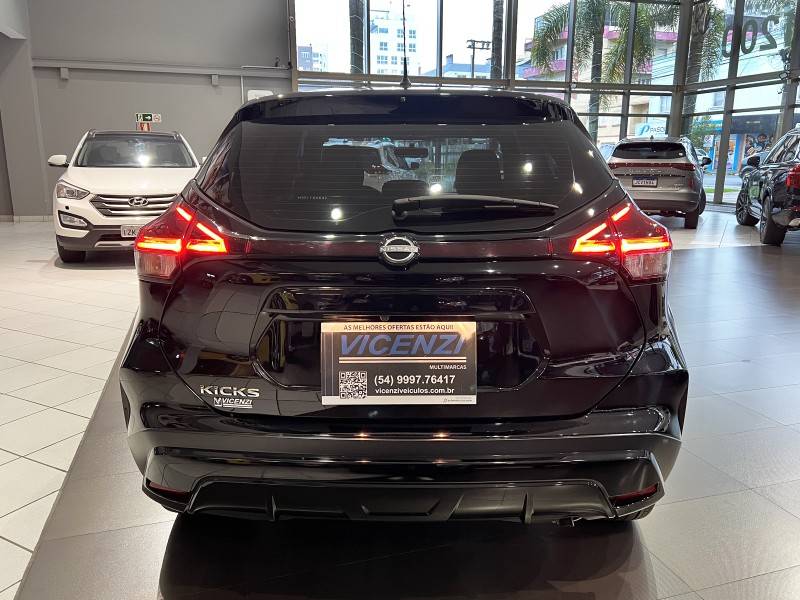 NISSAN - KICKS - 2023/2024 - Preta - R$ 105.800,00