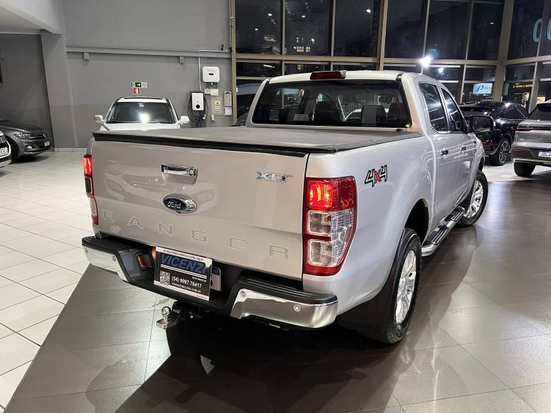 FORD - RANGER - 2017/2018 - Prata - R$ 135.800,00