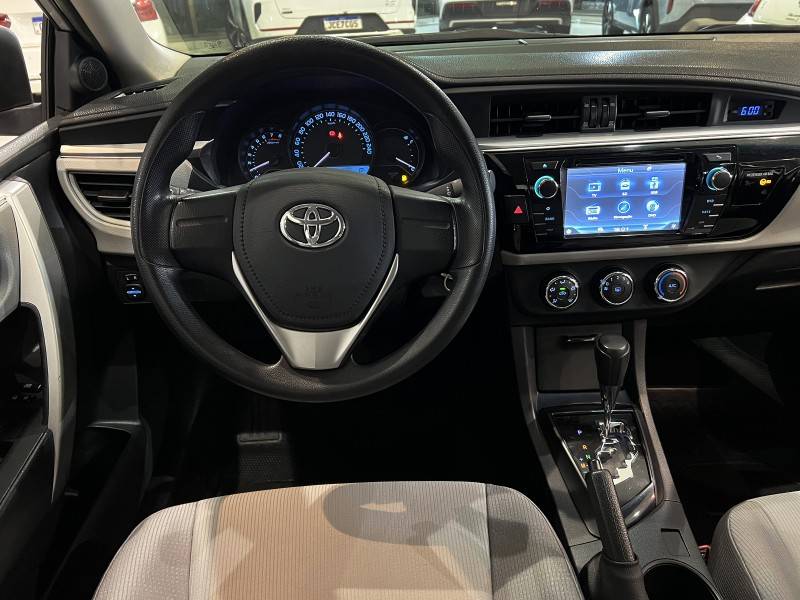 TOYOTA - COROLLA - 2015/2016 - Prata - R$ 81.900,00