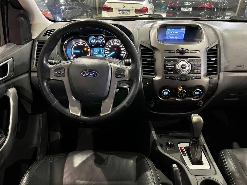 FORD - RANGER - 2013/2014 - Branca - R$ 111.800,00