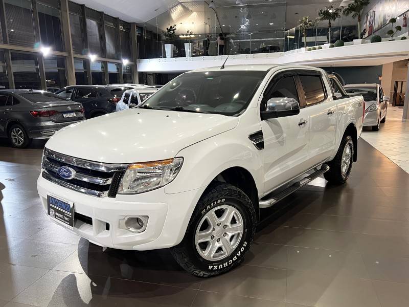 FORD - RANGER - 2013/2014 - Branca - R$ 111.800,00