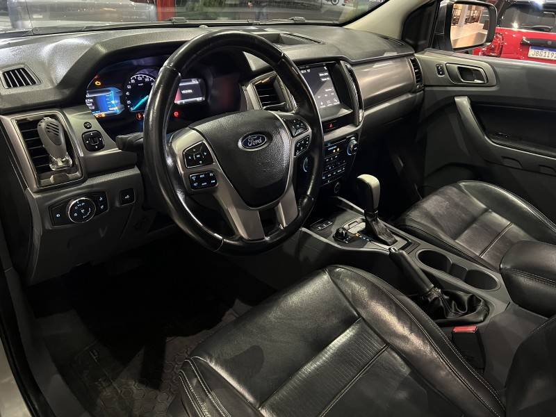 FORD - RANGER - 2017/2018 - Prata - R$ 135.800,00