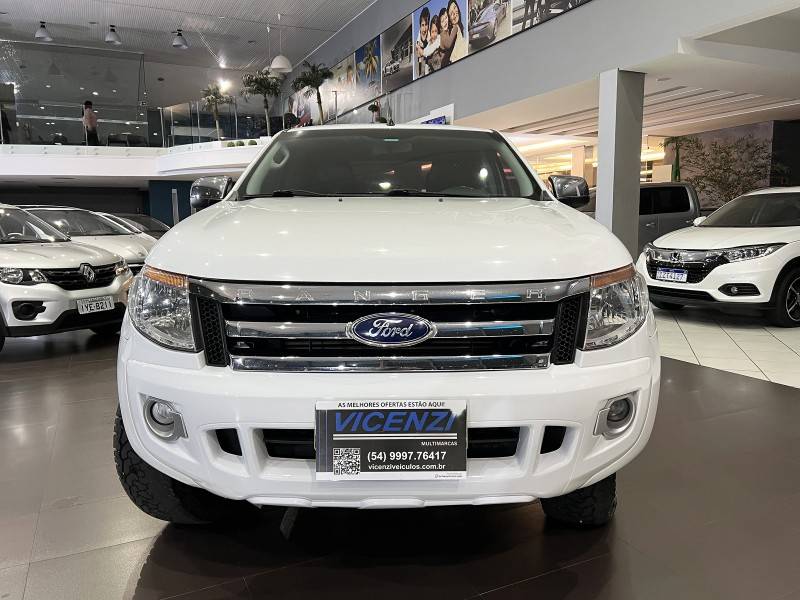 FORD - RANGER - 2013/2014 - Branca - R$ 111.800,00