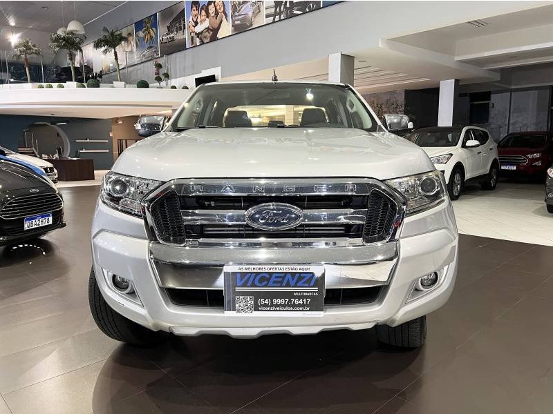 FORD - RANGER - 2017/2018 - Prata - R$ 135.800,00