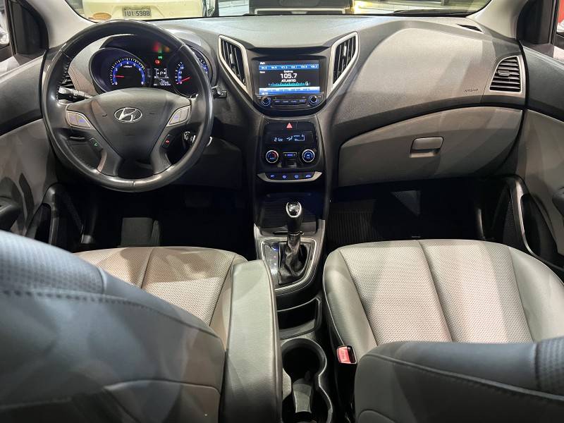 HYUNDAI - HB20S - 2018/2018 - Prata - R$ 72.800,00