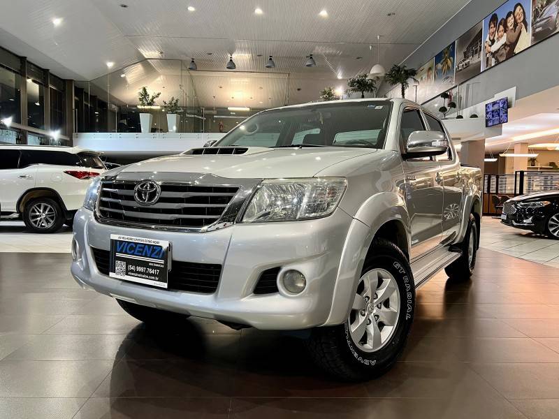 TOYOTA - HILUX - 2011/2012 - Prata - R$ 125.800,00