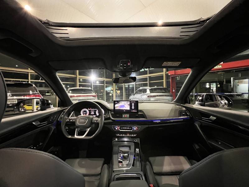 AUDI - Q5 - 2021/2022 - Preta - R$ 315.800,00
