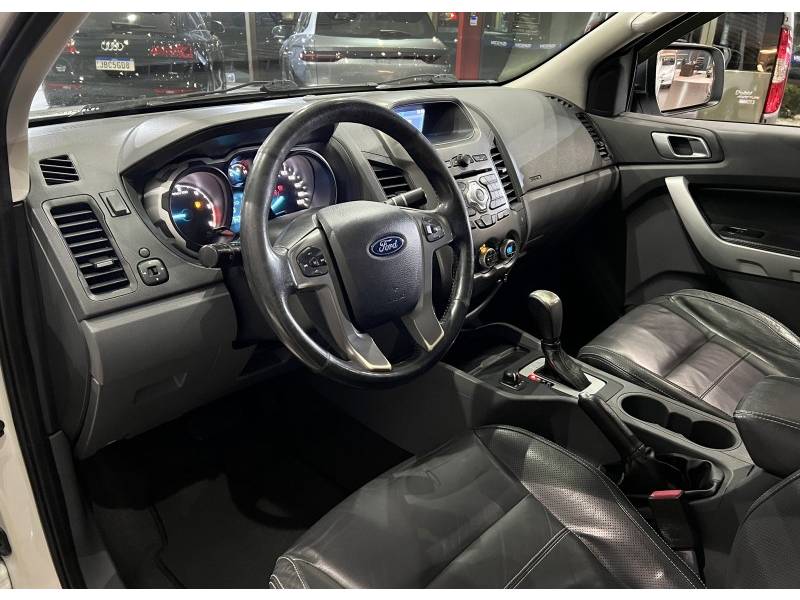 FORD - RANGER - 2013/2014 - Branca - R$ 111.800,00