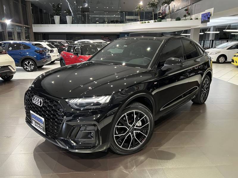 AUDI - Q5 - 2021/2022 - Preta - R$ 315.800,00
